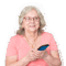 dame met roze jurk en telefoon in de hand